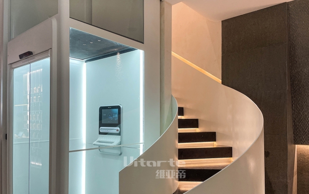 Installation of homelift in the middle of a staircase in Beijing