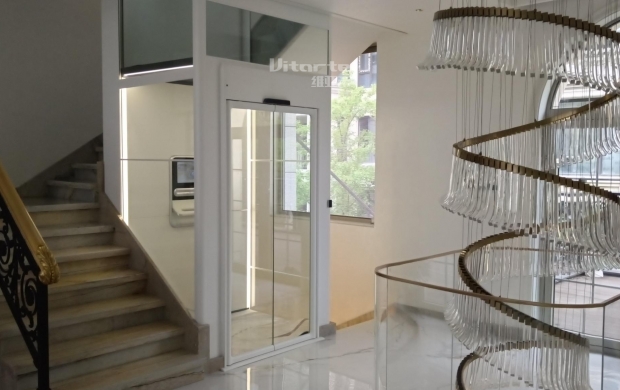 Installation of homelift in the middle of a staircase in Chuzhou