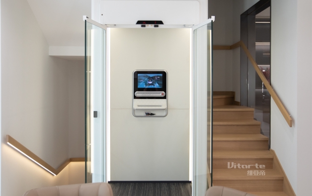 Installation of homelift in the middle of a staircase in Shenzhen